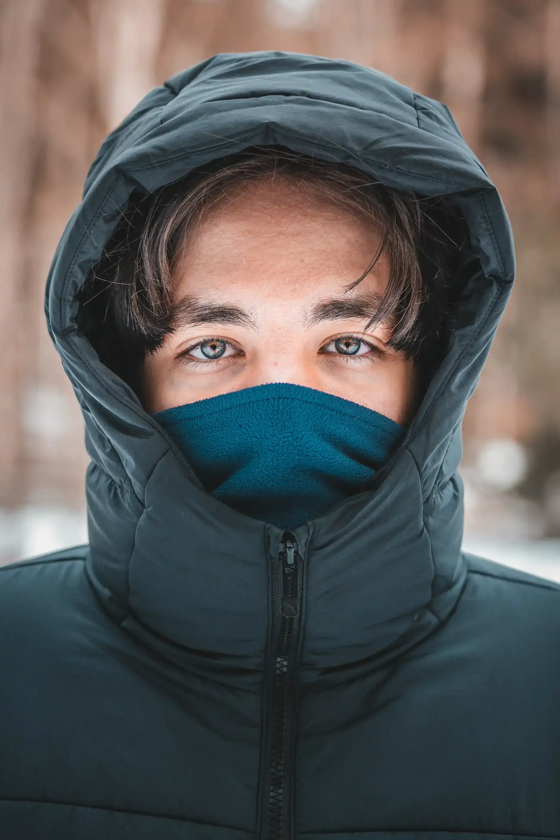 Mann mit Winterjacke Portrait